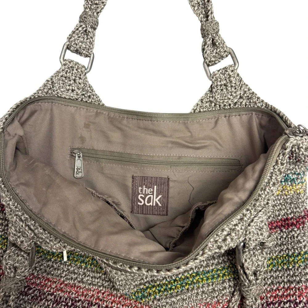 The Sak sak shoulder